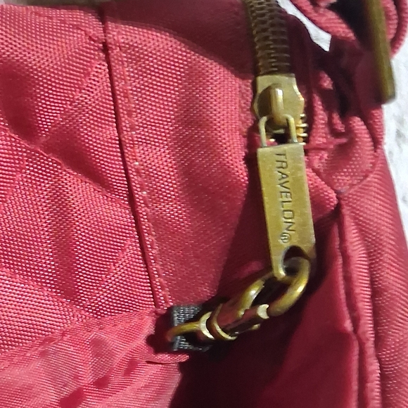 Travelon Anti-theft RFID Blocking Quilted Crossbody Bag. Gently Loved. - Picture 5 of 7